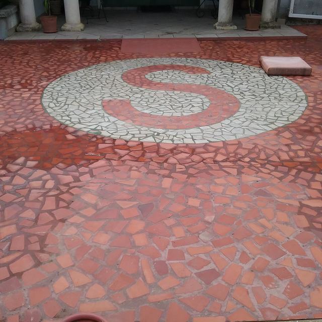 Cobbled driveway after pressure washing